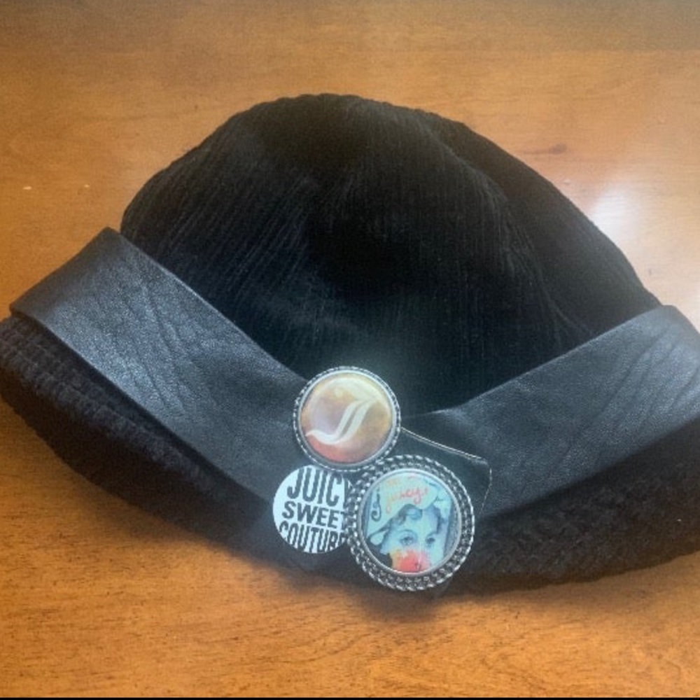 Juicy Couture Corduroy & Leather Bucket Hat w/3 Pins Never worn